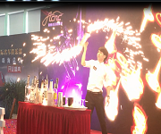 珠海將車(chē)網(wǎng)開(kāi)業(yè)盛典邀請(qǐng)【佛山展翅調(diào)酒咖啡西點(diǎn)培訓(xùn)學(xué)校】調(diào)酒師為花式調(diào)酒演出嘉賓